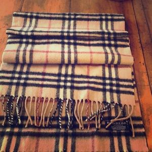 Women Burberry cashmere scarf